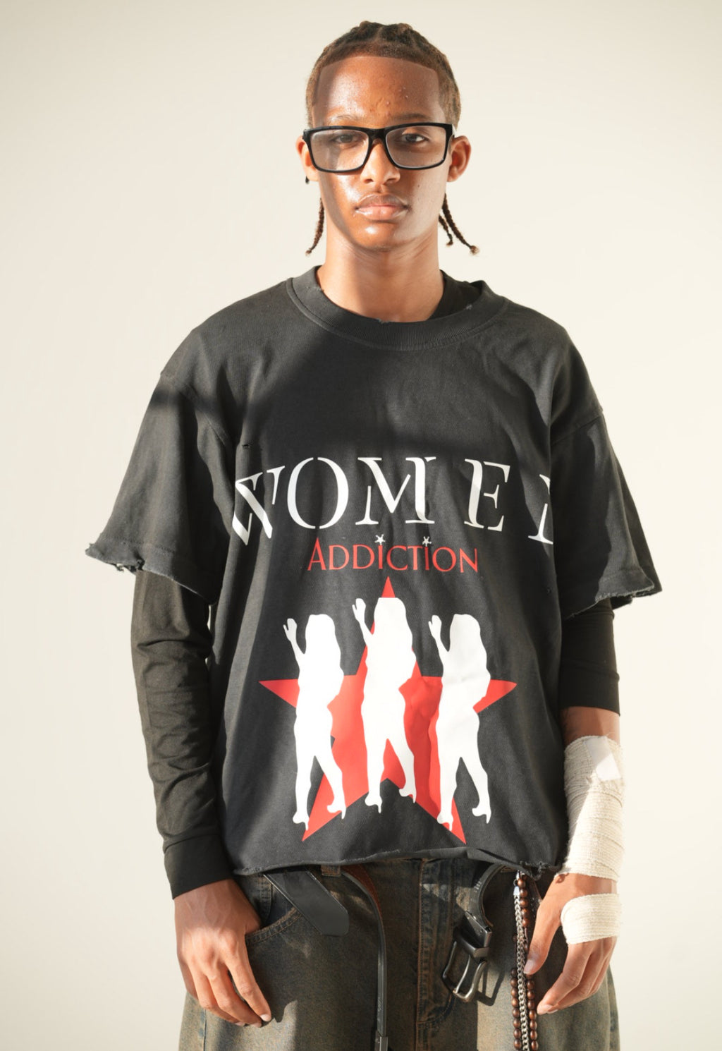 Addicted to her Tee “ black “