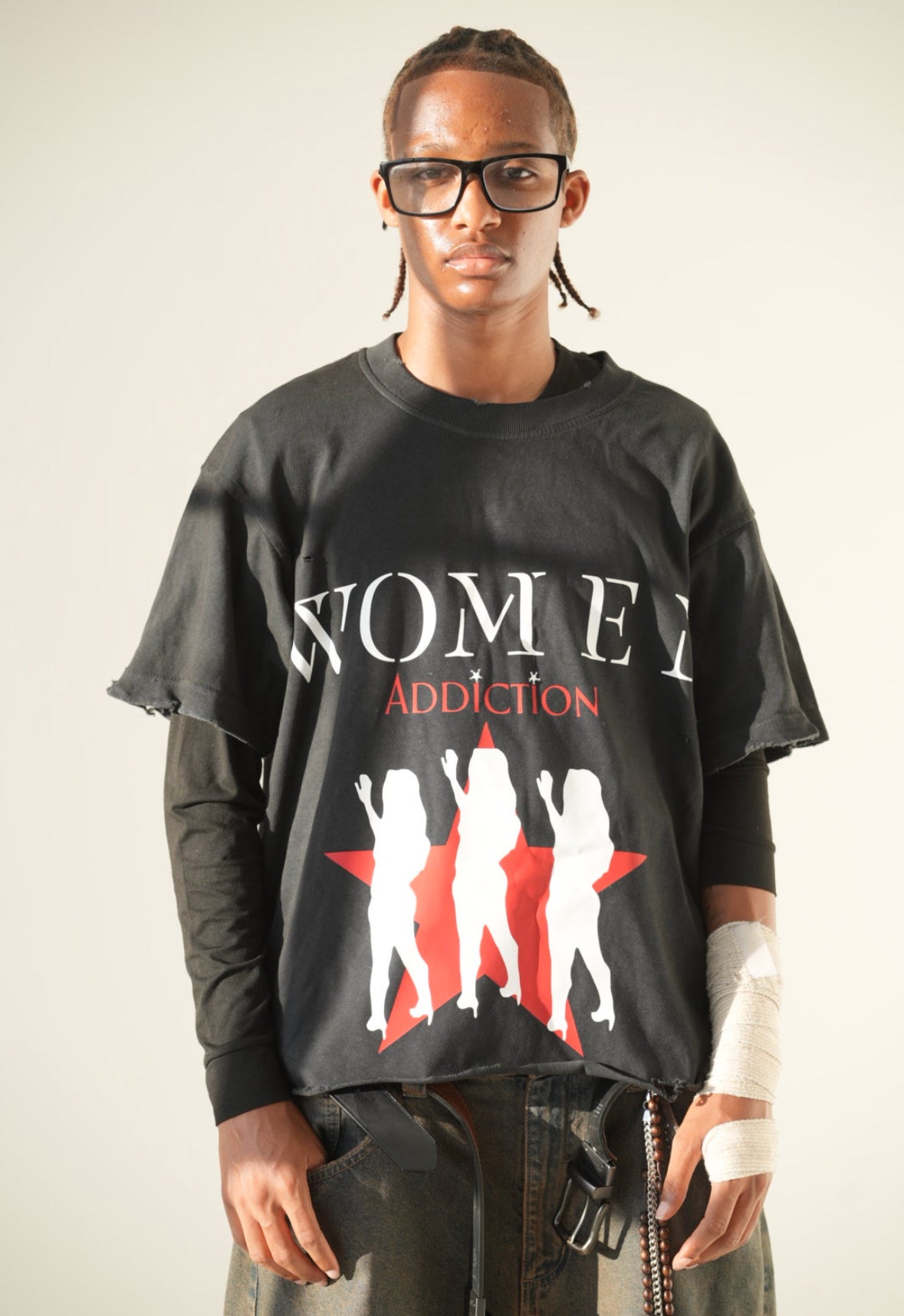 Addicted to her Tee “ black “