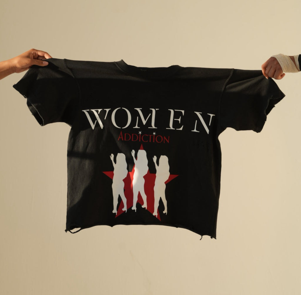 Addicted to her Tee “ black “