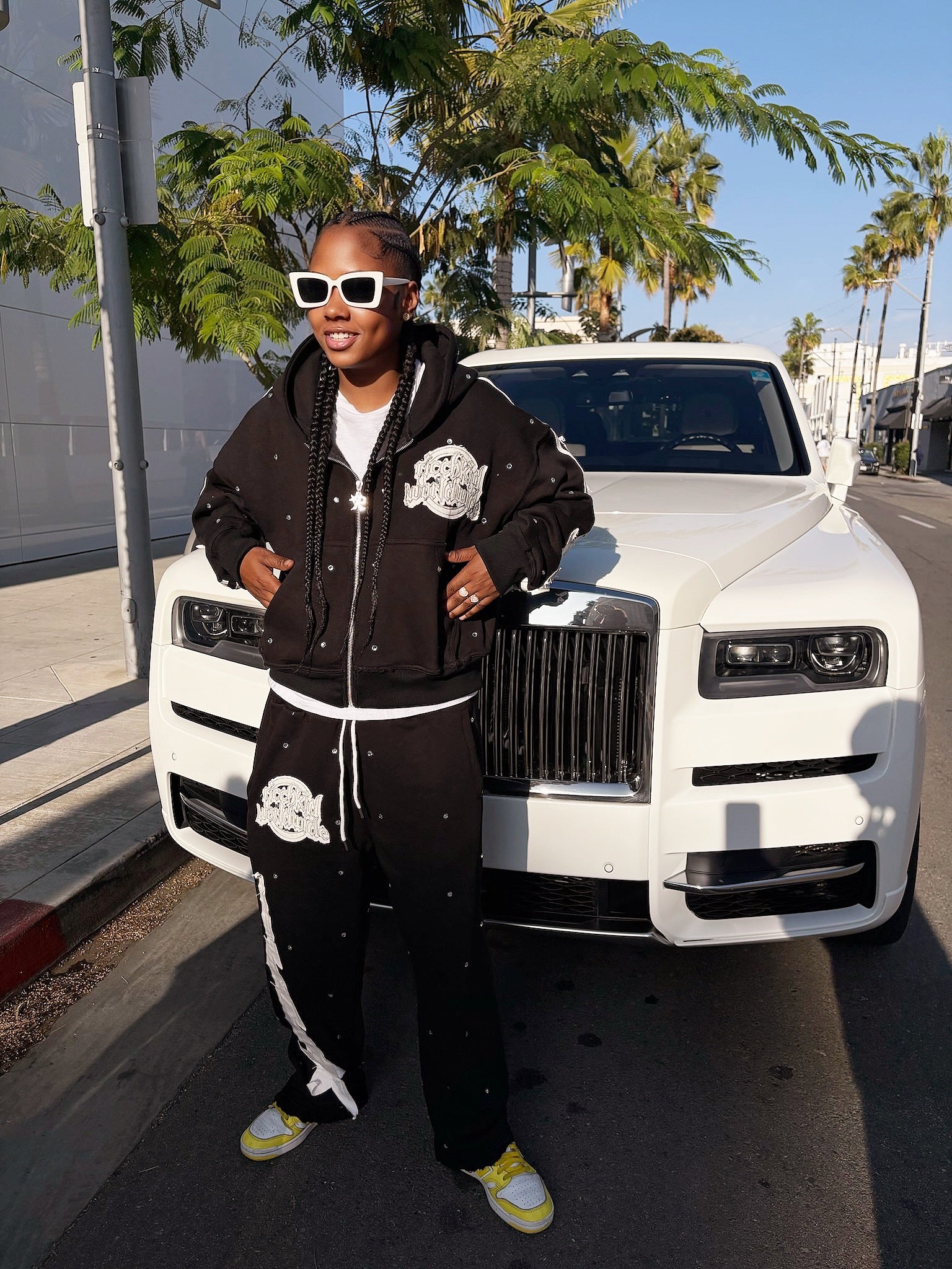 Under the star “Black” rhinestone set